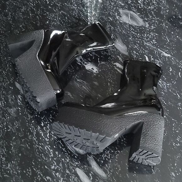 BRAND NEW LAMODA WOMEN'S OUTLAST PATENT BLOCK HEEL ANKLE BOOTS - Picture 10 of 12